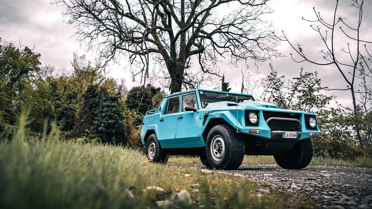 El Lamborghini LM002 es el padre de los SUV y el poseedor de la historia más rocambolesca