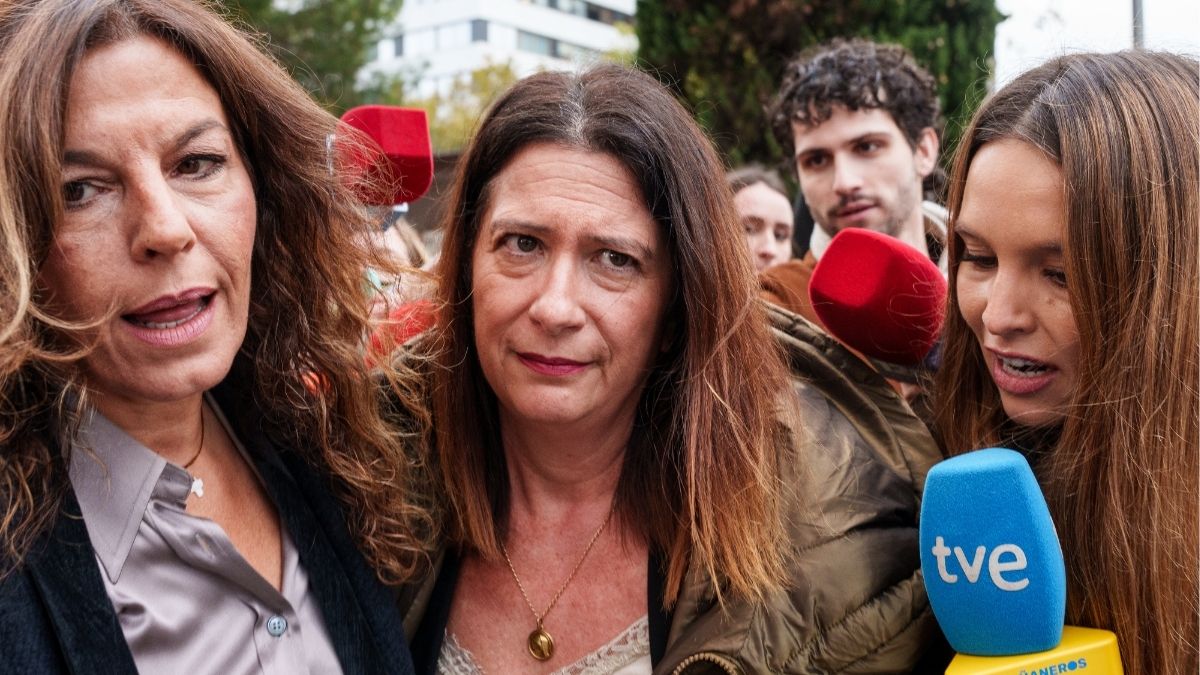 El PSOE sigue estudiando «sin prisa» si se querella contra Leire Díez