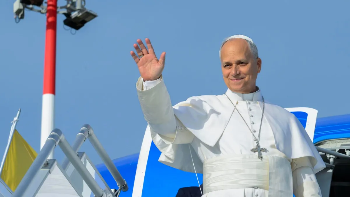 Última hora sobre la llegada de León XIV a España para comenzar su visita oficial: El avión del Papa despega desde Roma rumbo a Madrid