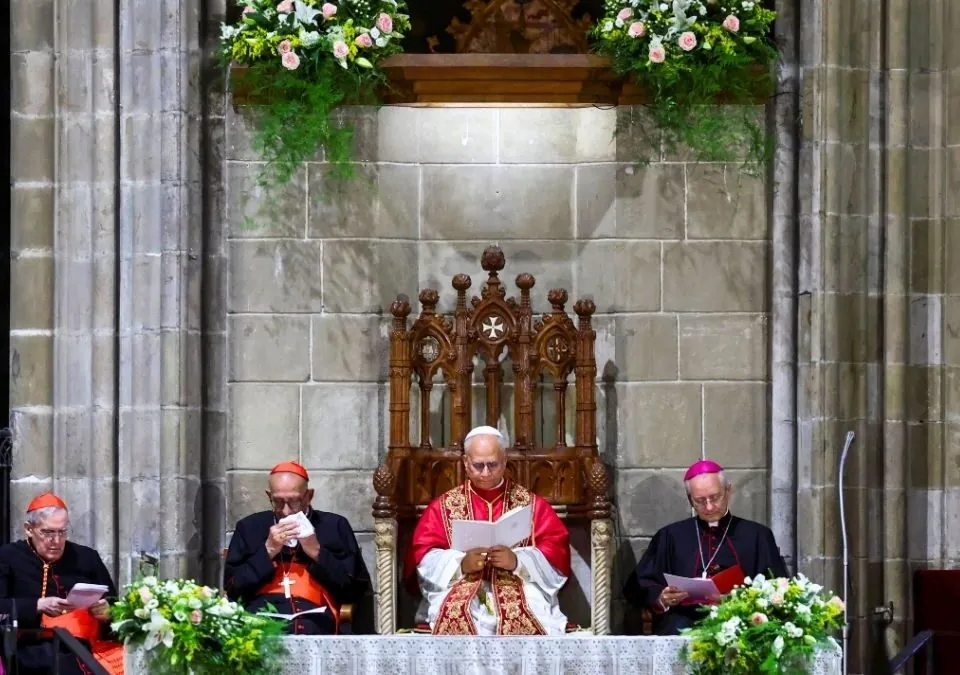 La llegada del Papa a Barcelona y su primer rezo, en imágenes