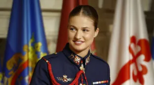 Leonor ya es alférez de fragata alumna: qué es el distintivo blanco, la insignia que ha recibido tras terminar la formación en el Ejército del Aire