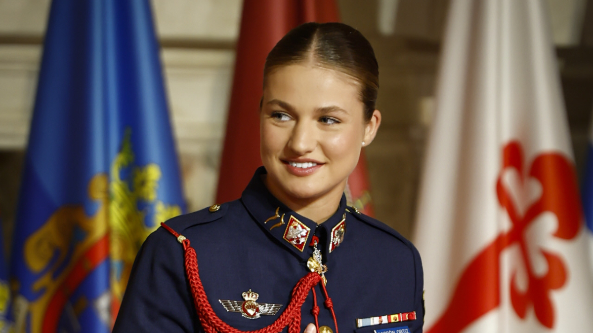 Leonor ya es alférez de fragata alumna: qué es el distintivo blanco, la insignia que ha recibido tras terminar la formación en el Ejército del Aire