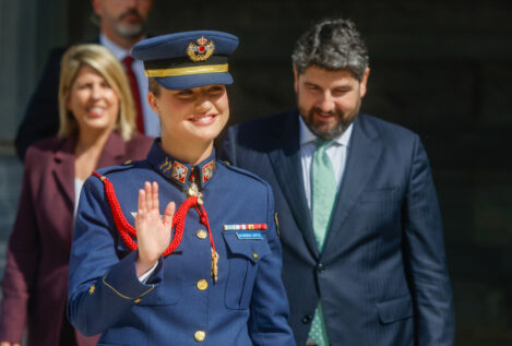 Un tarro de mojo y un anillo de olivina verde: los dos 'souvenirs' que ha comprado Leonor en su viaje a Gran Canaria