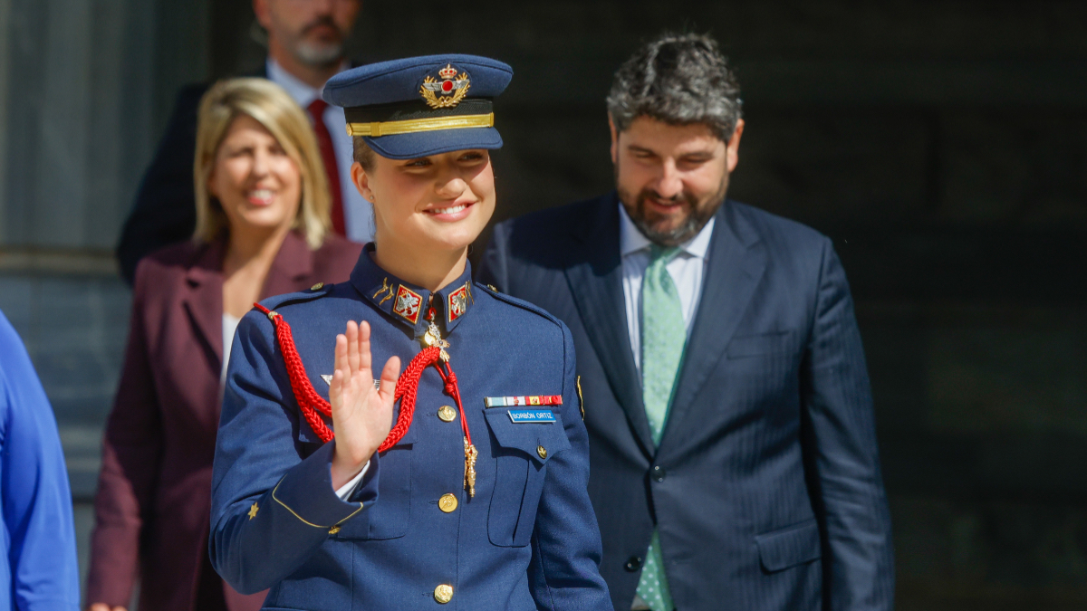 Un tarro de mojo y un anillo de olivina verde: los dos ‘souvenirs’ que ha comprado Leonor en su viaje a Gran Canaria