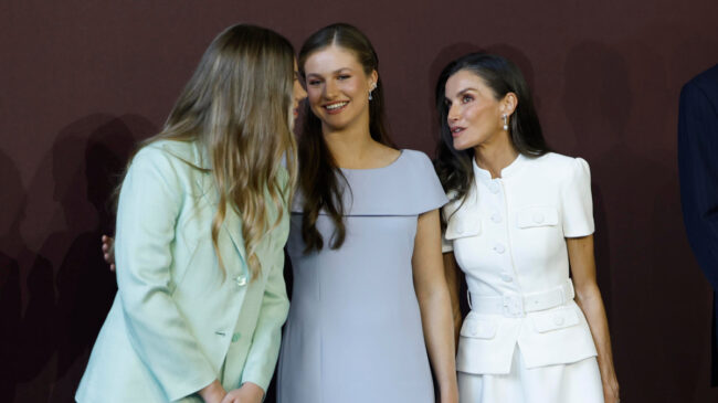 Letizia firma uno de sus mejores 'looks' de la temporada con el Papa en Cibeles: ya lo lució Kate Middleton en la final de Wimbledon
