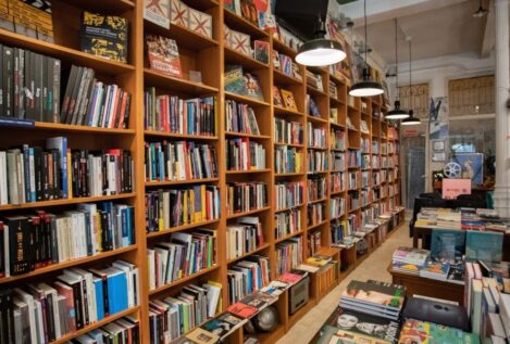 Ni Juan Gómez-Jurado ni María Dueñas: el único libro español que se ha 'colado' entre los tres más vendidos es el top ventas de esta escritora gallega