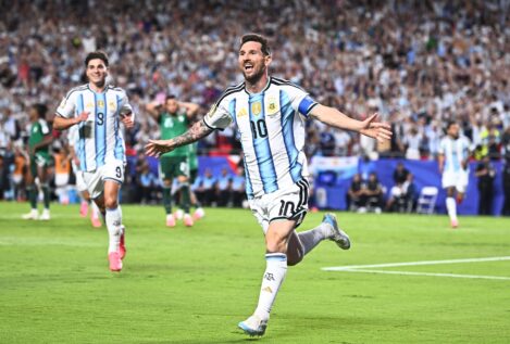 Messi hace historia con un 'hat-trick' ante Argelia