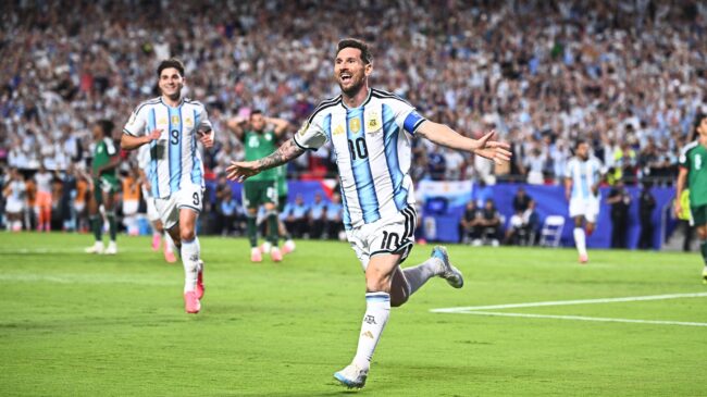 Messi hace historia con un 'hat-trick' ante Argelia