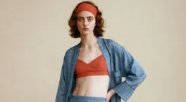 Terremoto en Zara: la marca dice adiós a su sello español y lanza una nueva colección de estética británica con 5 prendas que destacan