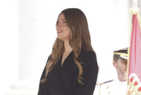 Sofía brilla con luz propia en el Palacio Real junto al Papa: vestido negro ceñido al protocolo y un gran detalle que le diferencia de su hermana