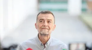 Maíllo pide al PSOE «espabilar» y exige a Sánchez explicaciones «claras y convincentes»