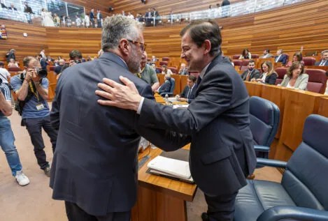 Mañueco, investido presidente de Castilla y León gracias al apoyo de Vox