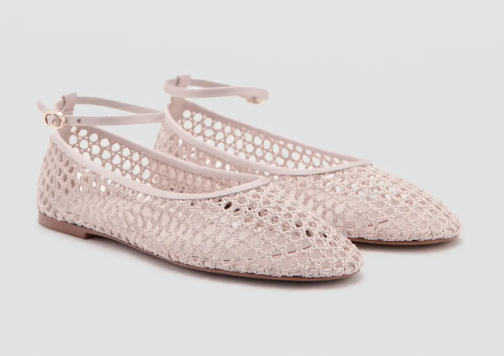 Bailarina de rejilla blanca de Mango. (PVP: 35.99€)
