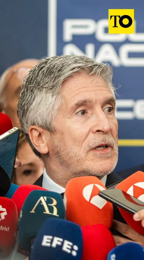 VÍDEO | Marlaska se bloquea ante el aluvión de preguntas de los periodistas: «A ver, perdonad, perdonad…»