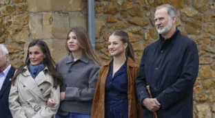 El médico en Zarzuela, qué hacen los Reyes y sus hijas cuando se ponen malos: «Sus cuidados han sido esenciales»