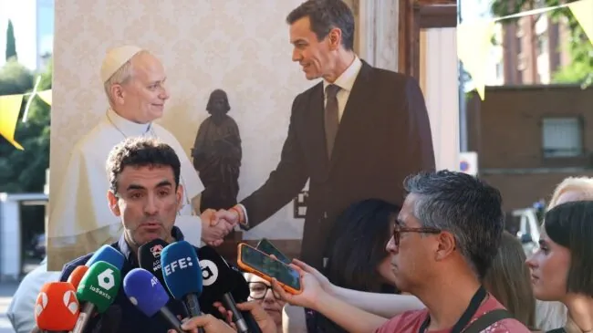 Una asociación acusa al Gobierno de frenar la ley de pederastia por la reunión con el Papa