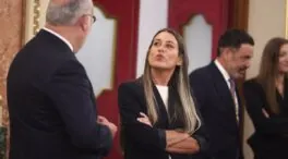 Nogueras coge la mano del Papa para pedirle en inglés que hable catalán en Barcelona