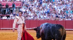 Morante sigue haciendo historia: vuelve a abrir la Puerta del Príncipe de Sevilla