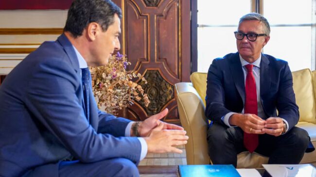 Juanma Moreno se sienta con Vox para negociar un pacto de investidura en Andalucía