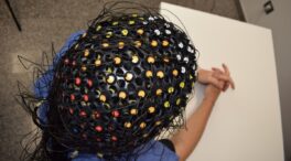 España ensaya una neurotecnología sin cirugía frente al chip invasivo de Elon Musk