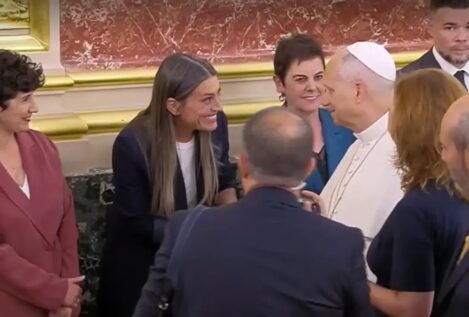 El sindiós de Miriam Nogueras ante el Papa