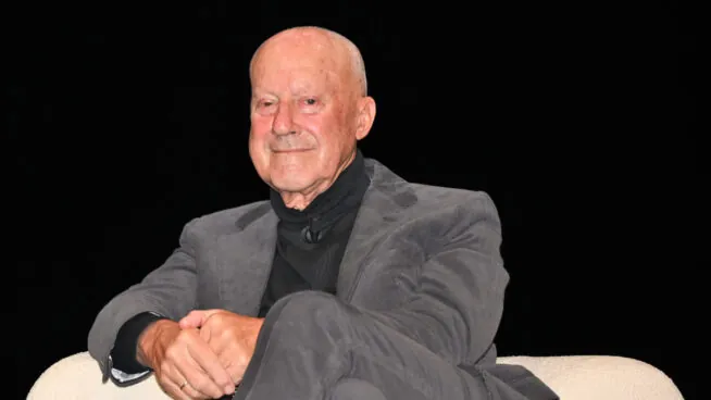 Norman Foster cumple 91 años, pero el tiempo no pasa en él: «Piloto mis propios aviones y solo tomo café; es mi combustible diario»