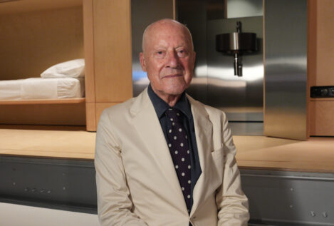 La unión de Norman Foster con Yale que va más allá de la Arquitectura: «Sigue siendo curioso, aprende a escuchar y siéntete libre»