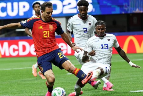 Oyarzabal deja un dato insólito en el debut de España: 30 minutos seguidos sin tocar el balón