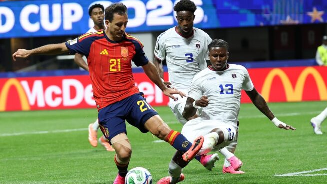 Oyarzabal deja un dato insólito en el debut de España: 30 minutos seguidos sin tocar el balón