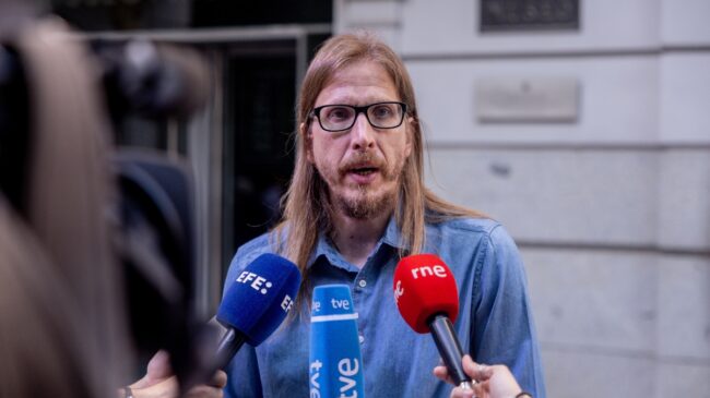 Pablo Fernández, de Podemos: «Sánchez mea a la gente y les dice que llueve»