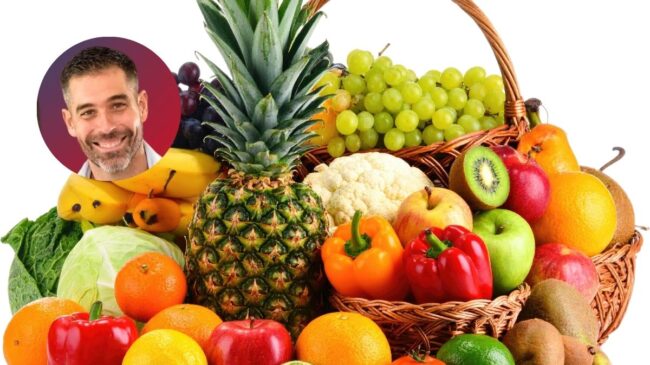 Pablo Ojeda, nutricionista, sobre el bulo de comer mucha fruta: «España tiene un problema de consumo; puedes tomar tres plátanos al día sin problema»