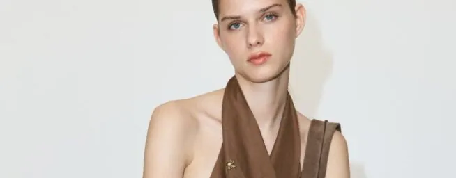 Terremoto en el 'street style' madrileño: Zara y Mango traen los nuevos pantalones bordados más llamativos de la temporada y ya arrasan