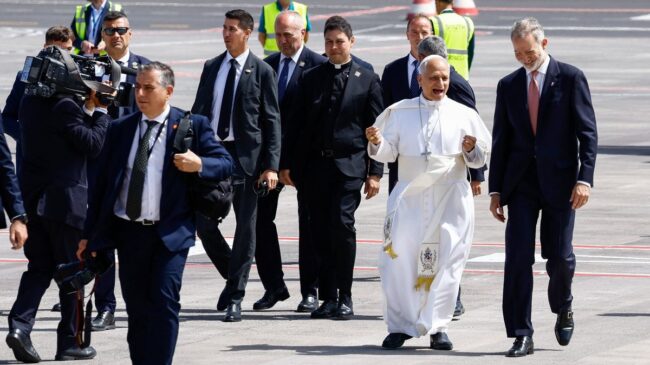 El avión del papa León XIV sufre una incidencia que obliga a retrasar su vuelo a Roma