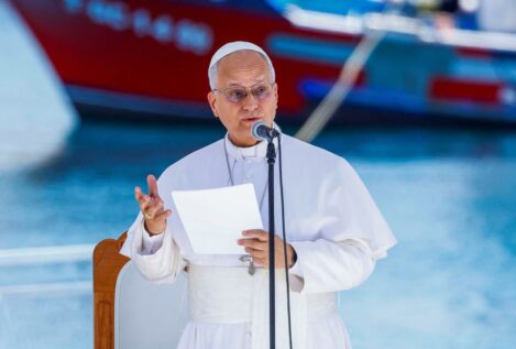 Las imágenes de la llegada del Papa a Gran Canaria y su visita al muelle de Arguineguín