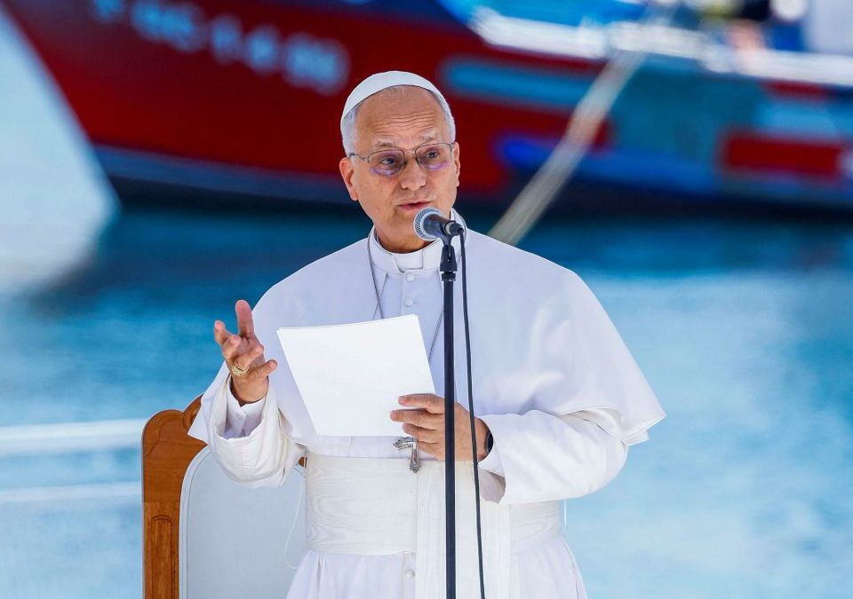 Las imágenes de la llegada del Papa a Gran Canaria y su visita al muelle de Arguineguín