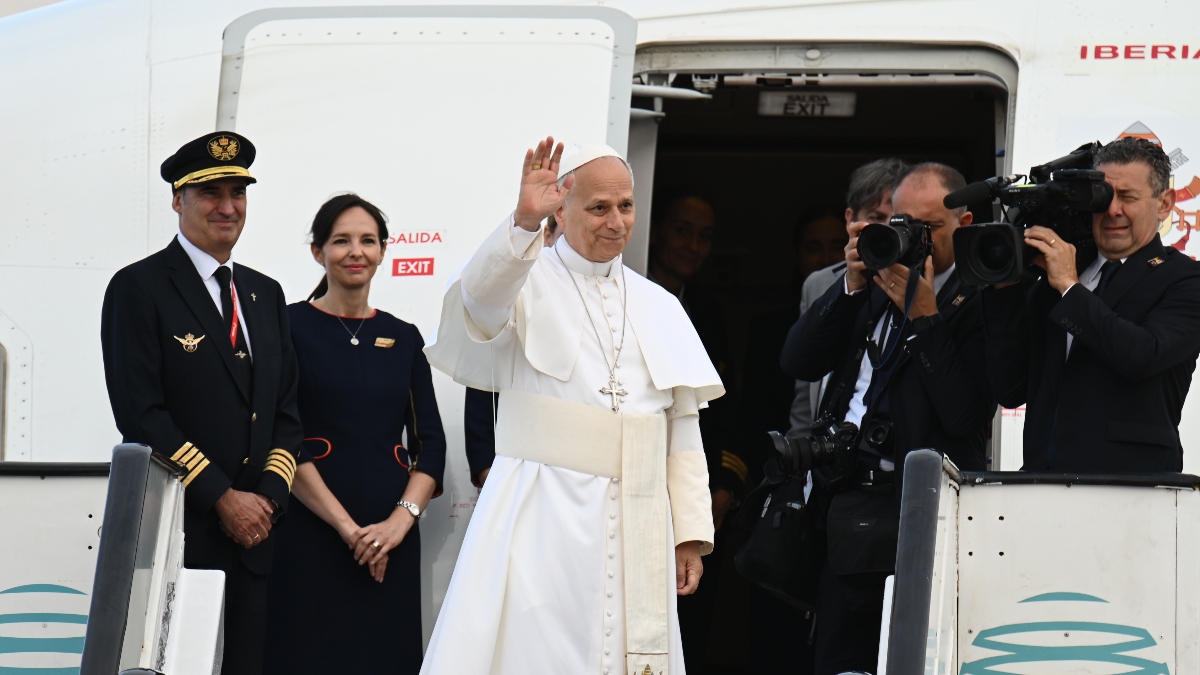 León XIV aterriza en Tenerife, última parada de su viaje apostólico a España