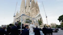 Una niña ciega explica al Papa y a los Reyes cómo imagina la arquitectura de la torre que León XIV bendecirá