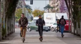 El Gobierno fija en 15 años la edad mínima para conducir patinetes y uso obligatorio de casco