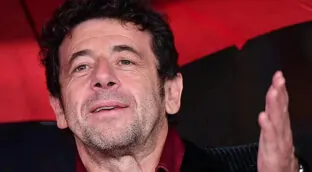 Detienen al cantante francés Patrick Bruel acusado de varios casos de violencia sexual