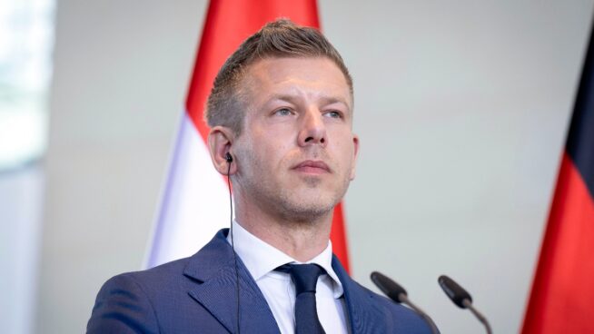 El director de los medios públicos de Hungría bajo Orbán dimite tras las presiones de Magyar