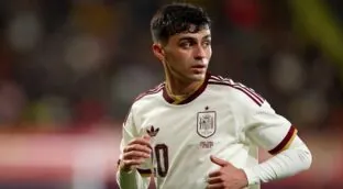Pedri, jugador de España: «Algunas mañanas me meto en agua helada y los días de partido hago ayuno intermitente, solo como dos veces»