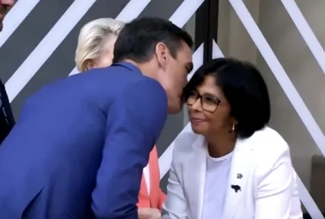Sánchez habla con Delcy Rodríguez y le garantiza la ayuda española tras los terremotos