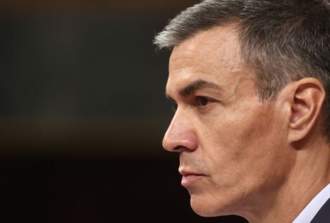 Sánchez denuncia el «acoso y derribo» contra su mujer y su hermano