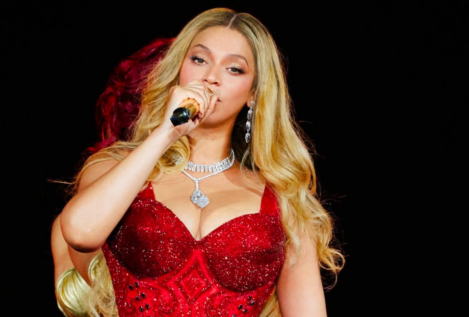 Tres cortes de pelo a capas cómodos y frescos que serán tendencia este verano 2026 (y que recuerdan a los looks más copiados de las celebrities)