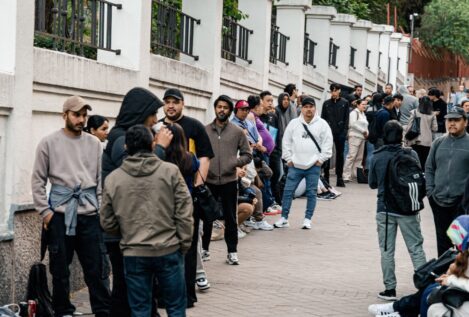 La regularización de inmigrantes acaba este martes con presiones para ampliar los plazos