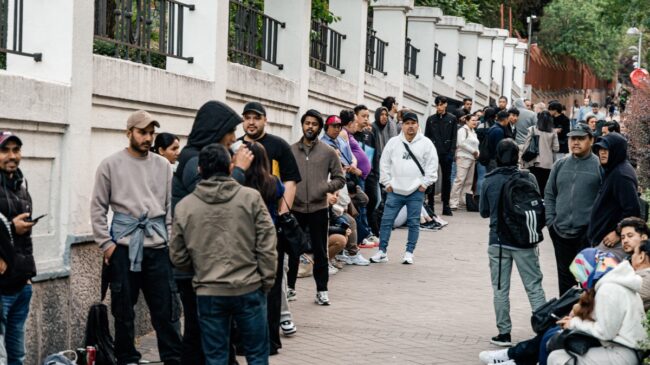 La regularización de inmigrantes acaba este martes con presiones para ampliar los plazos