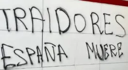 Aparece en la sede del PSOE de Córdoba una pintada llamándoles «traidores»