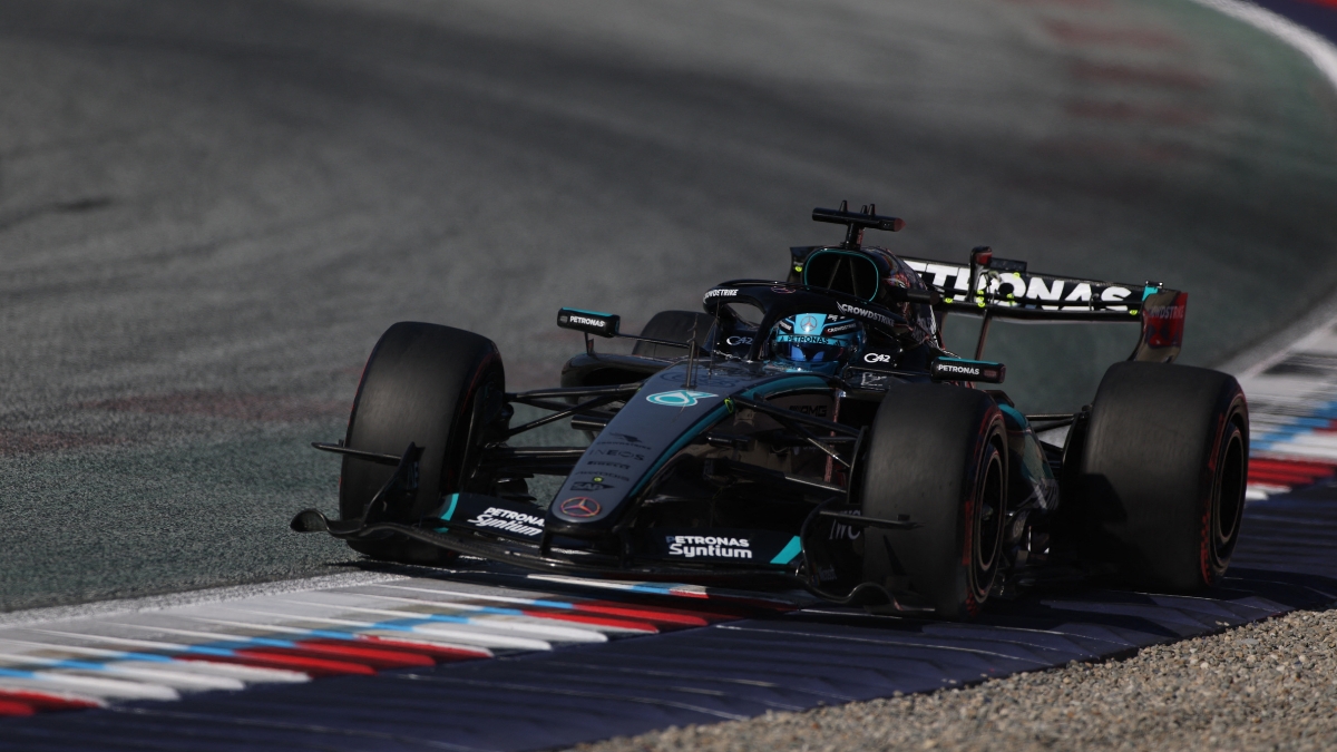 Russell consigue la pole en Austria con polémica por banderas amarillas
