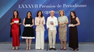 La APM consagra a Ketty Garat con el Premio al Mejor Periodista del Año por su liderazgo y compromiso con la verdad