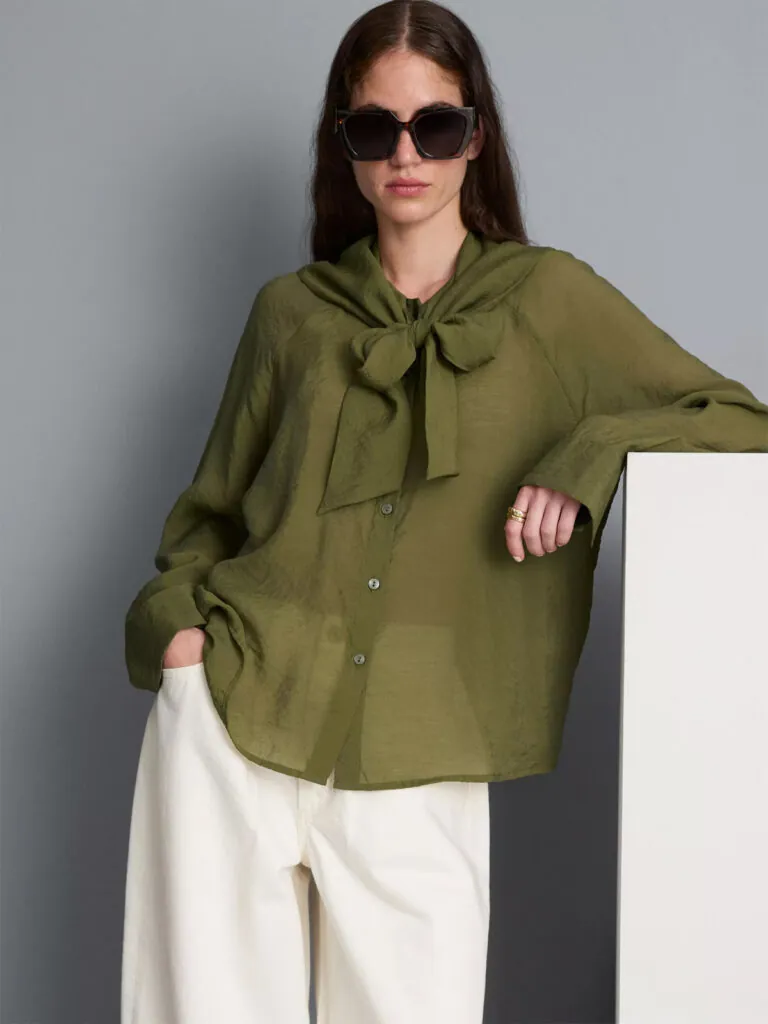 Blusa semitransparente con lazo de Primark. (PVP: 18€)